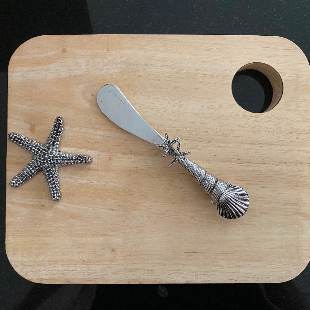 Mud Pie Wood Cutting Board with Starfish Spreader